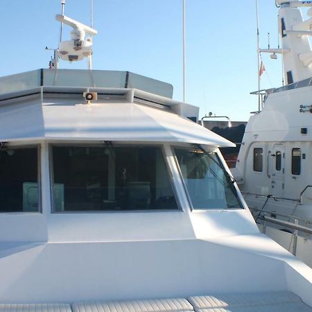فندق Your Own Private Yacht سان أدريان دي بيزوس المظهر الخارجي الصورة