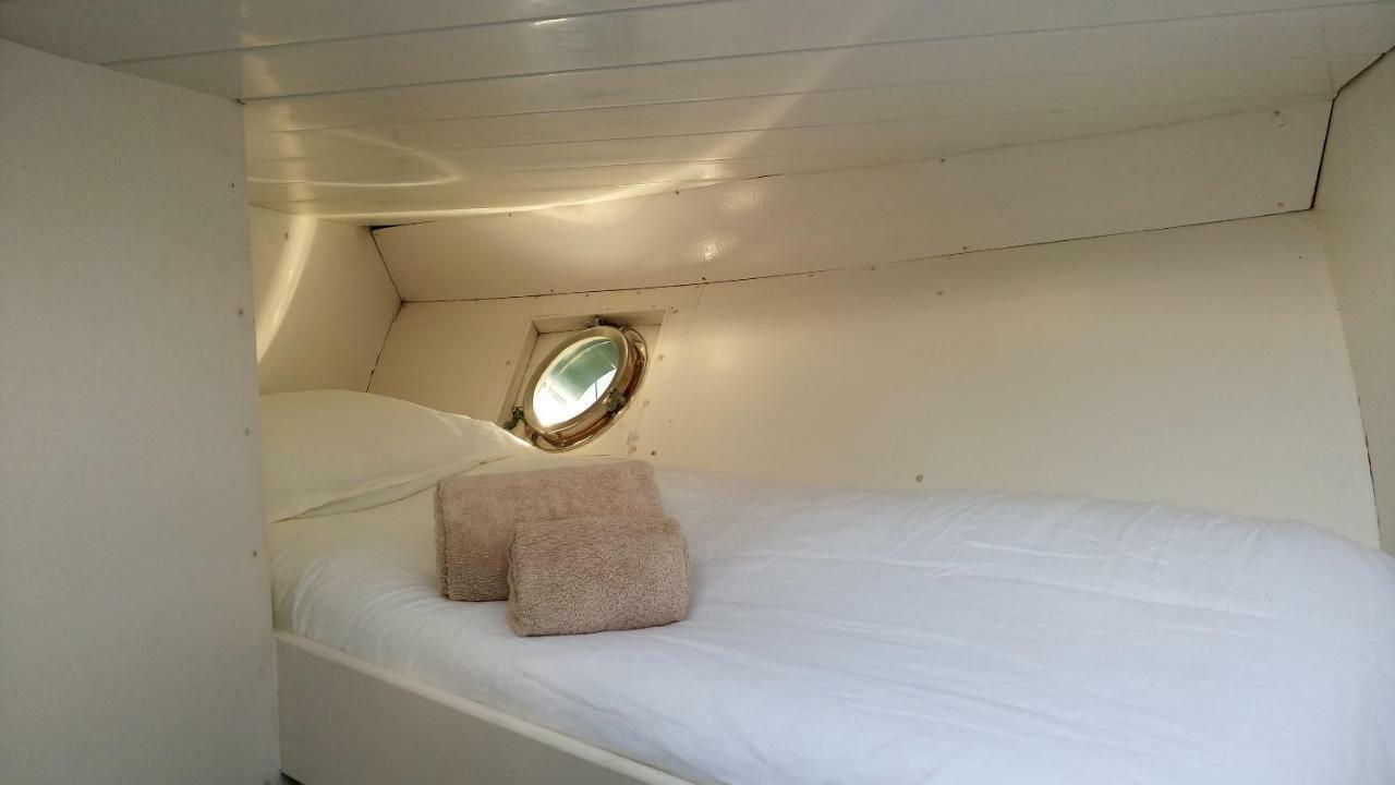 فندق Your Own Private Yacht سان أدريان دي بيزوس المظهر الخارجي الصورة