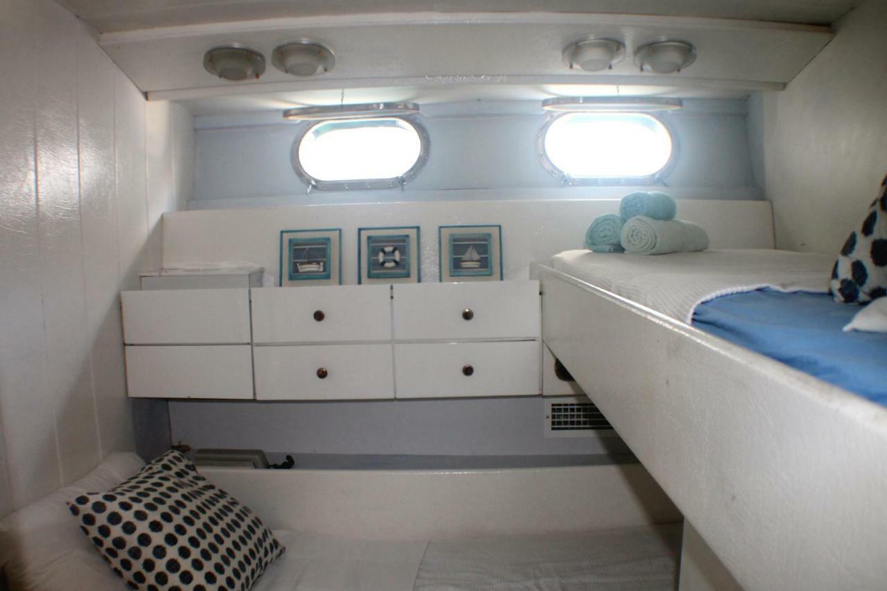 فندق Your Own Private Yacht سان أدريان دي بيزوس المظهر الخارجي الصورة