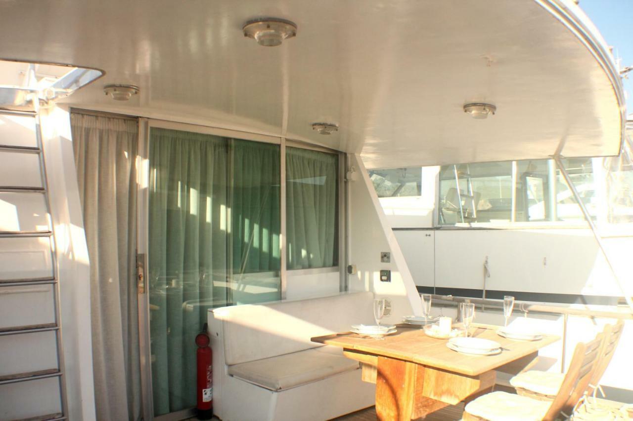 فندق Your Own Private Yacht سان أدريان دي بيزوس المظهر الخارجي الصورة