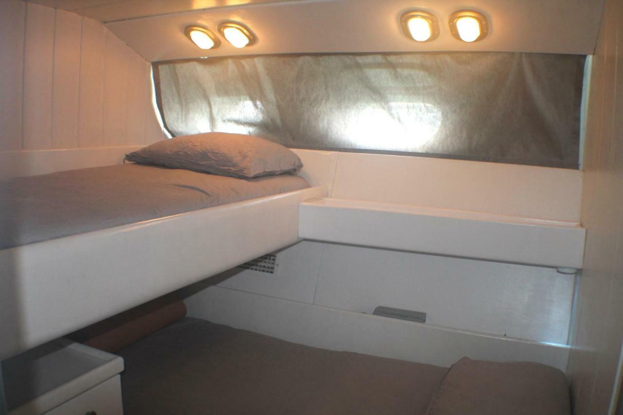 فندق Your Own Private Yacht سان أدريان دي بيزوس المظهر الخارجي الصورة