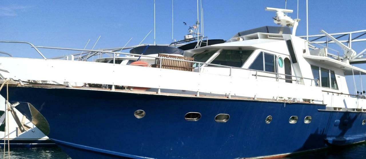 فندق Your Own Private Yacht سان أدريان دي بيزوس المظهر الخارجي الصورة