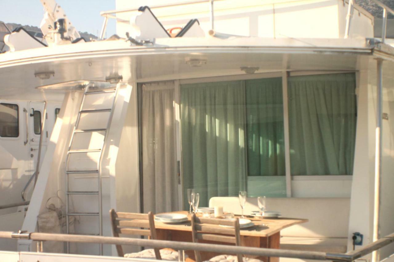 فندق Your Own Private Yacht سان أدريان دي بيزوس المظهر الخارجي الصورة