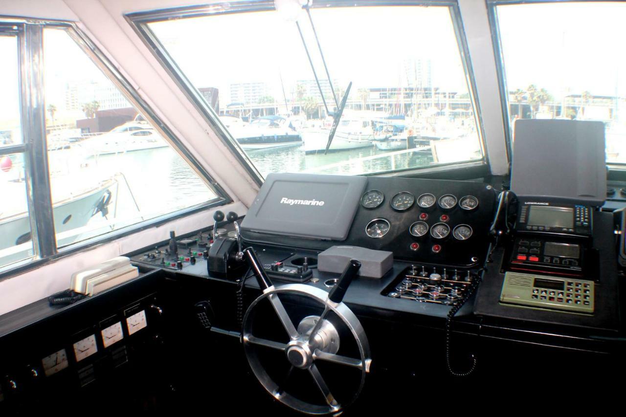 فندق Your Own Private Yacht سان أدريان دي بيزوس المظهر الخارجي الصورة